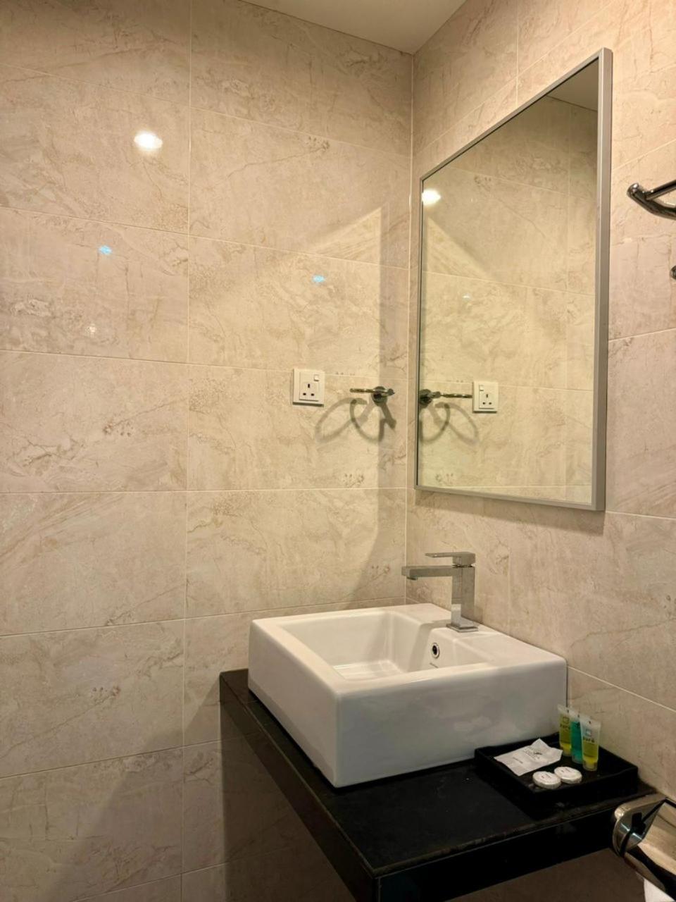 Chariton Hotel Nusa Bestari Johor Bahru Exteriör bild